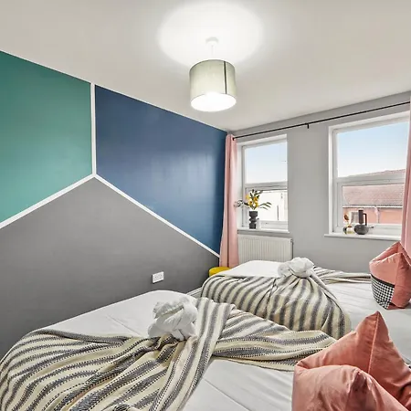 Beautiful Duplex With Private Rooftop - Sleeps 6 * Bristol