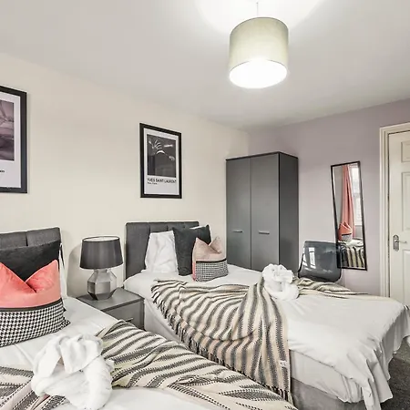 Beautiful Duplex With Private Rooftop - Sleeps 6 Bristol