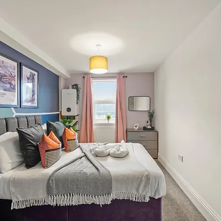 Beautiful Duplex With Private Rooftop - Sleeps 6 *