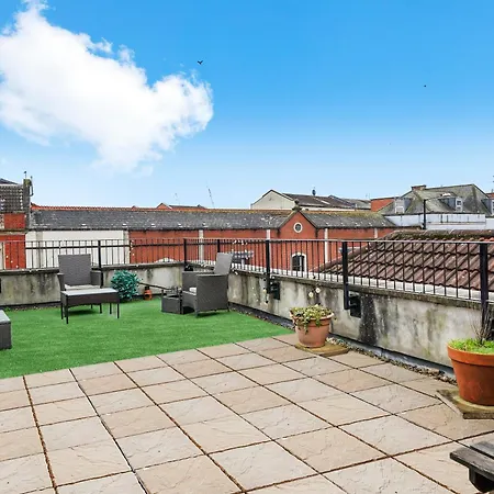 Beautiful Duplex With Private Rooftop - Sleeps 6 * Bristol